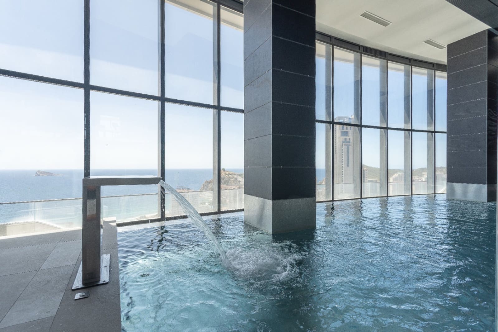 3 bedroom Apartment for sale in Benidorm with pool garage - € 1,025,000 (Ref: 8596265)