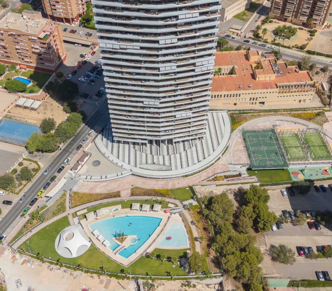 3 bedroom Apartment for sale in Benidorm with pool garage - € 1,025,000 (Ref: 8596265)
