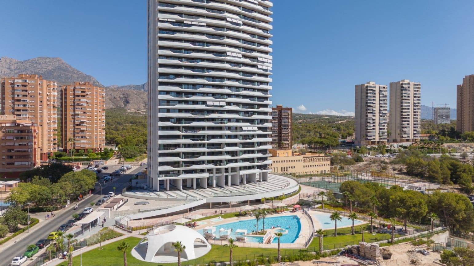 3 bedroom Apartment for sale in Benidorm with pool garage - € 1,025,000 (Ref: 8596265)