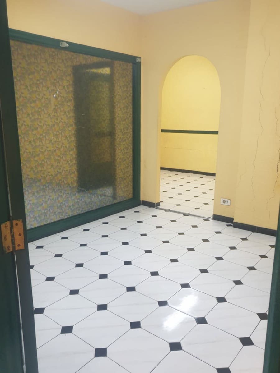 Erhverv til salg i Oliva - € 78.000 (Ref: 9160573)