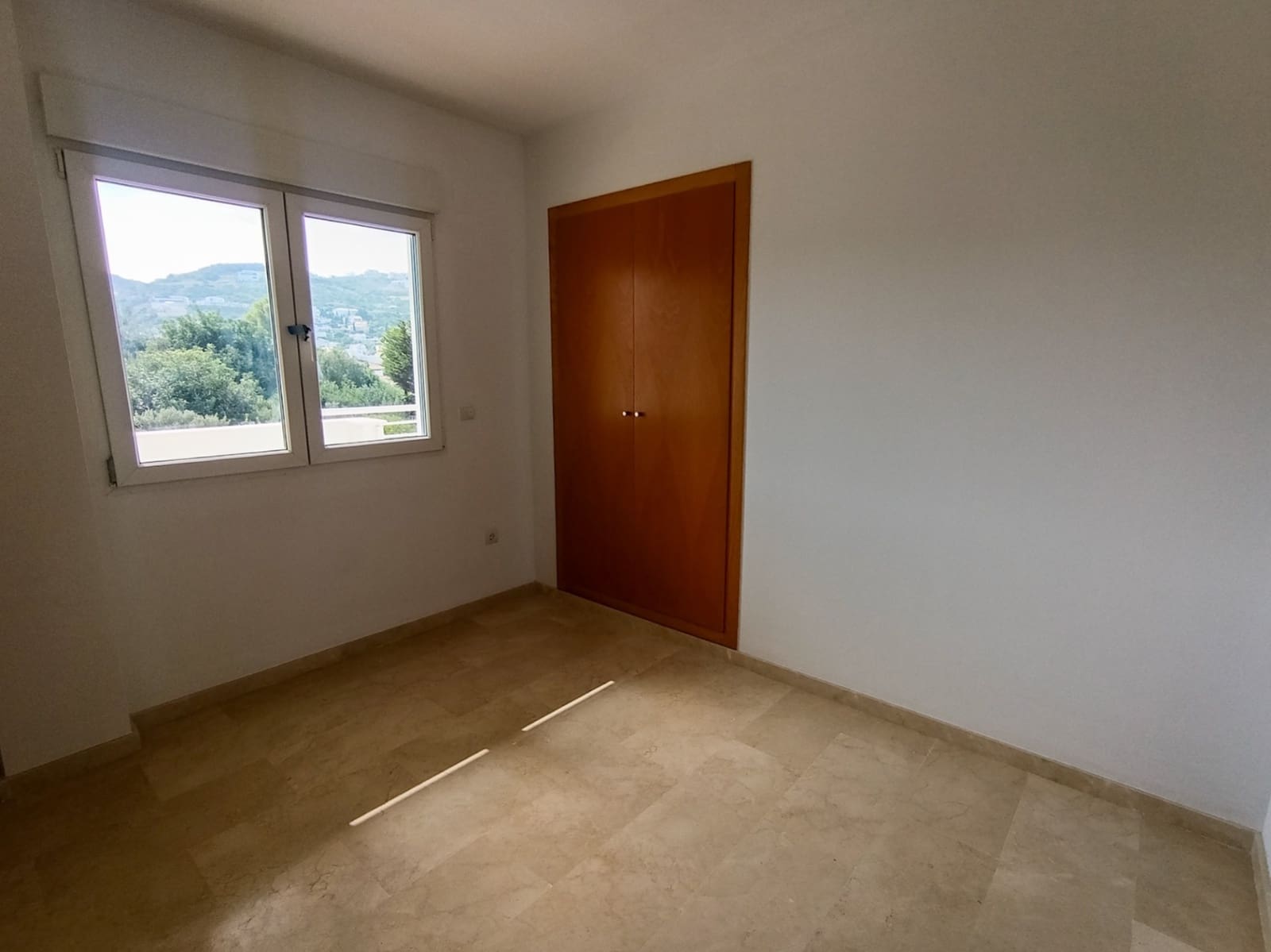 3 sypialnia Penthouse na sprzedaż w Pego z basenem - 389 000 € (Ref: 9329960)