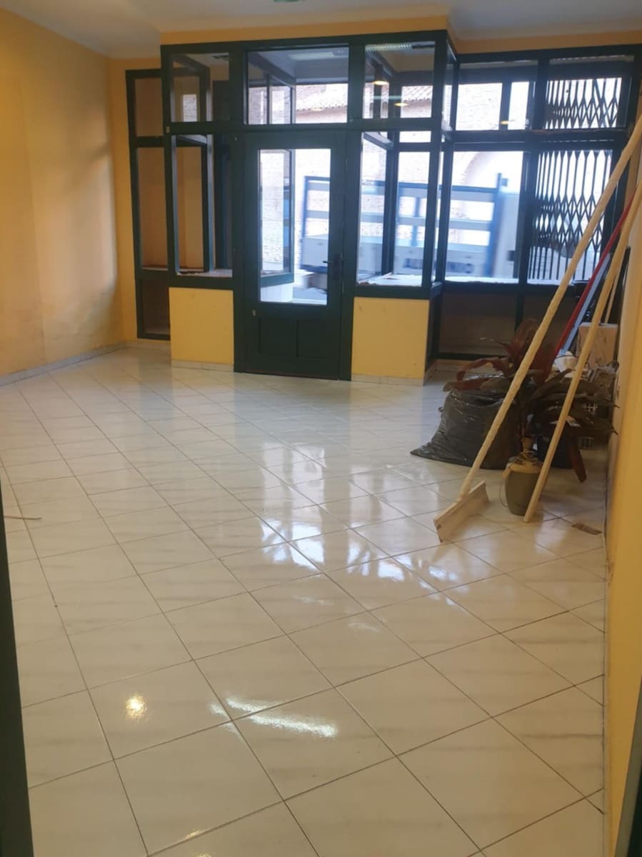 Commerciale in vendita in Oliva - 78.000 € (Rif: 9542442)