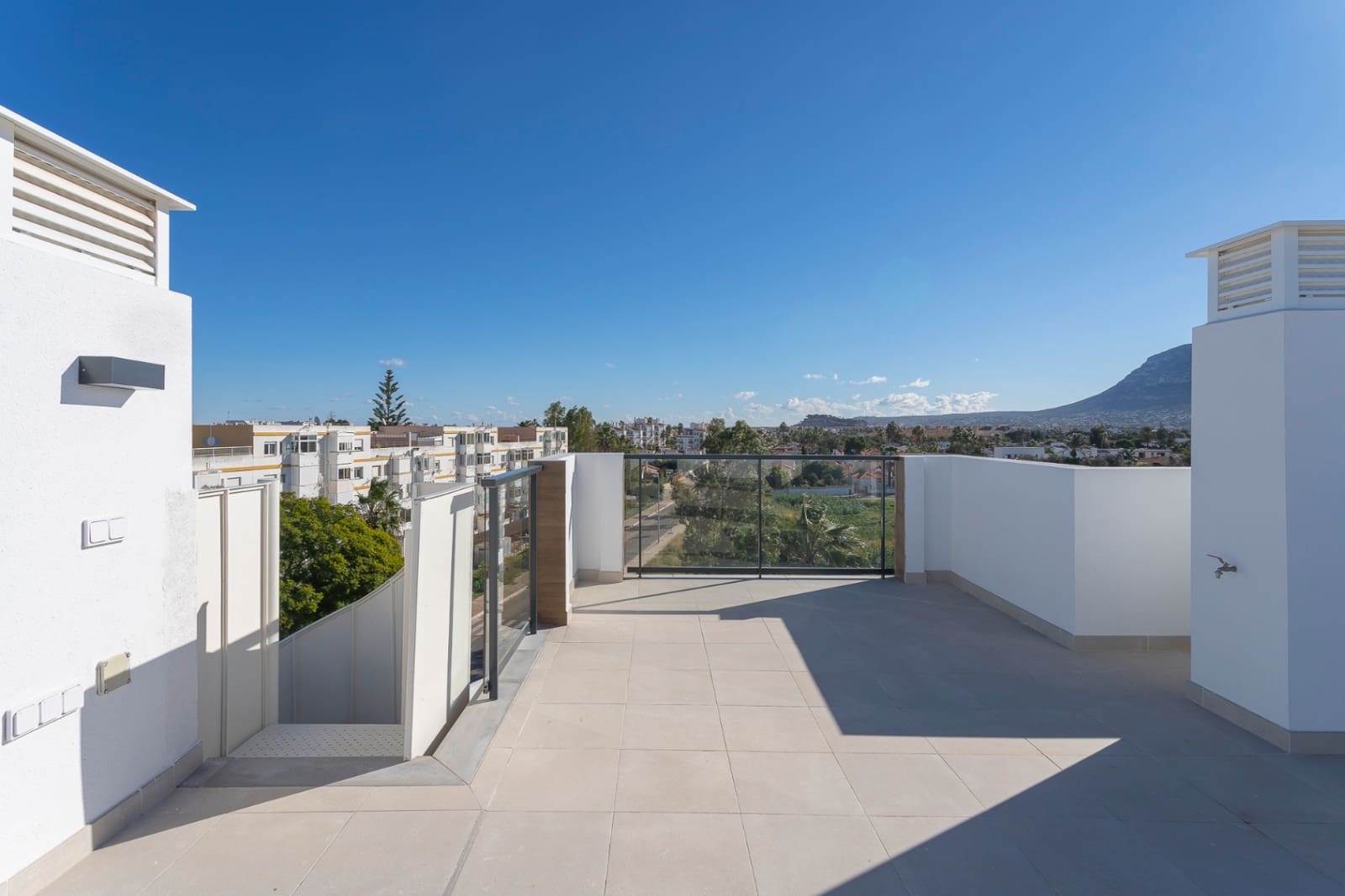 3 bedroom Penthouse for sale in Denia with pool - € 499,000 (Ref: 9542444)