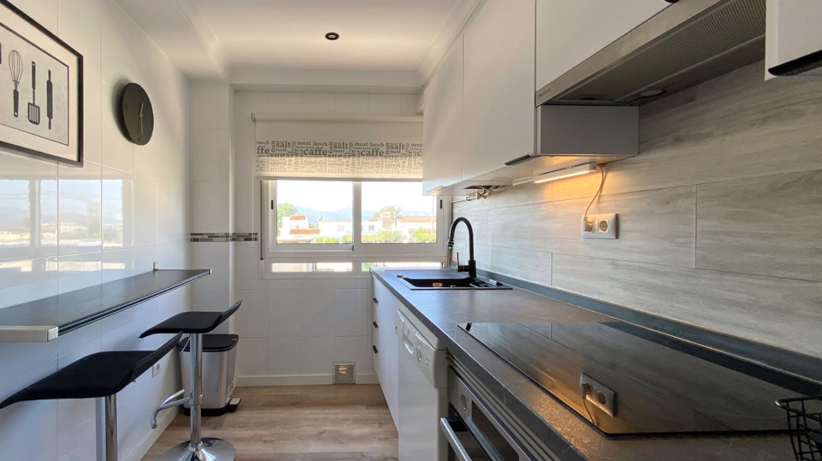 2 bedroom Apartment for sale in Denia with garage - € 196,000 (Ref: 9733805)