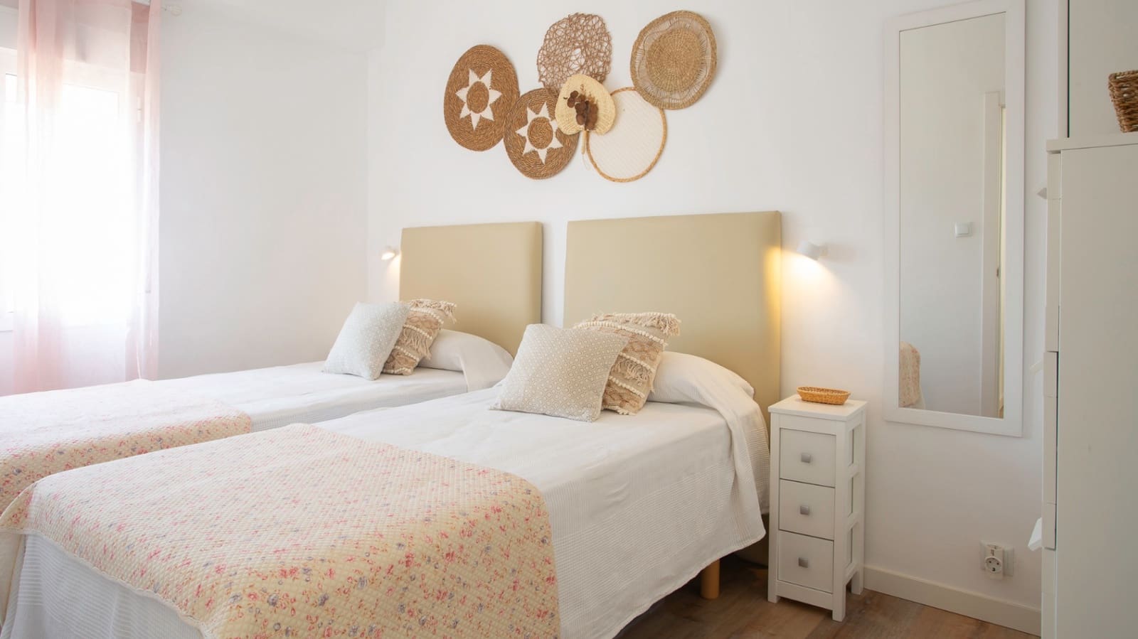 2 bedroom Apartment for sale in Denia with garage - € 196,000 (Ref: 9733805)