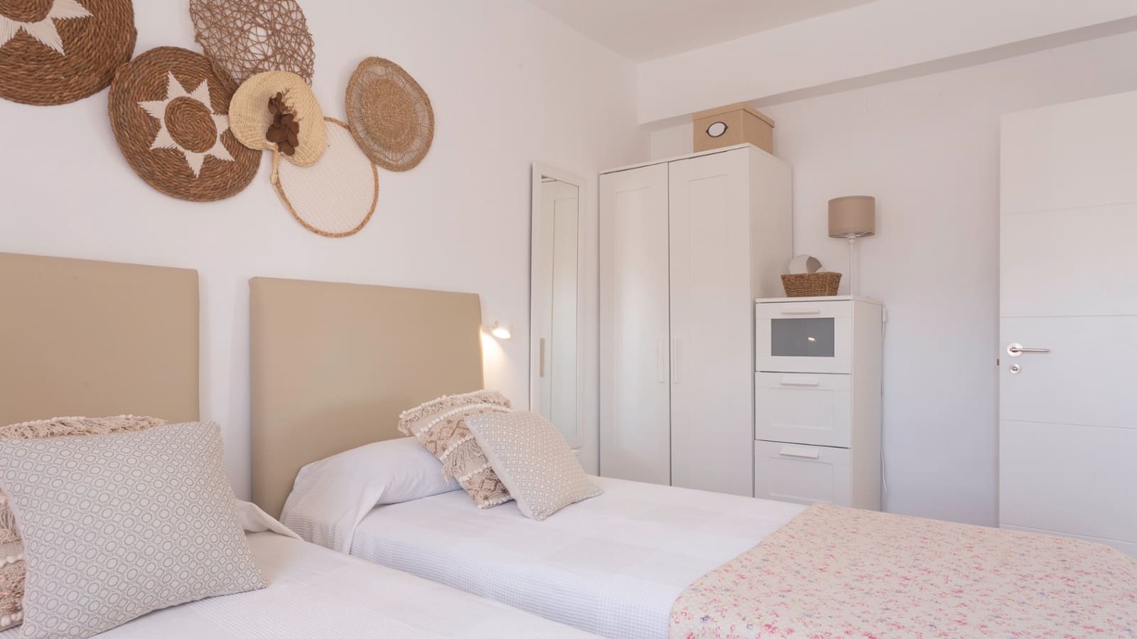 2 bedroom Apartment for sale in Denia with garage - € 196,000 (Ref: 9733805)