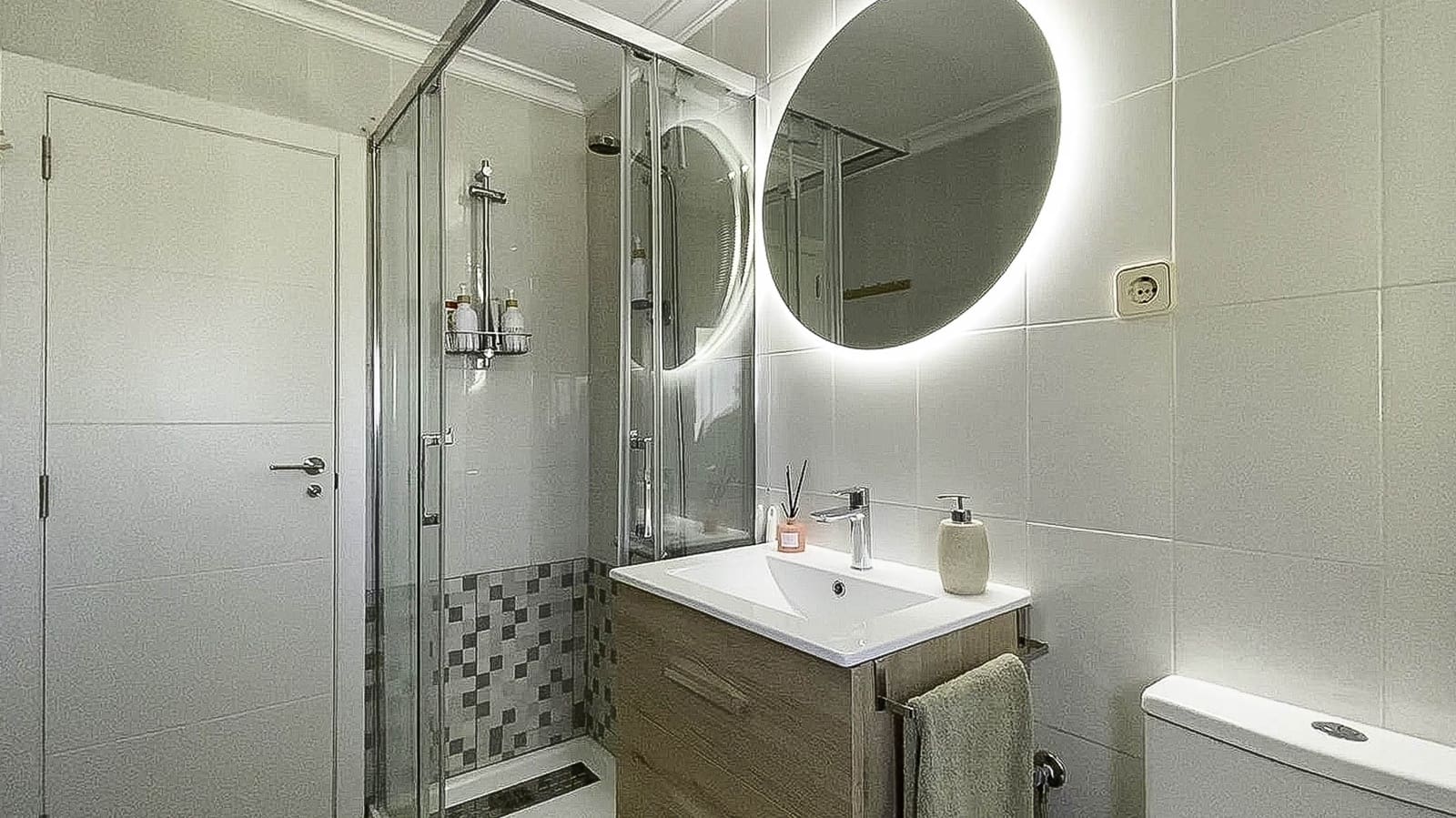 2 bedroom Apartment for sale in Denia with garage - € 196,000 (Ref: 9733805)