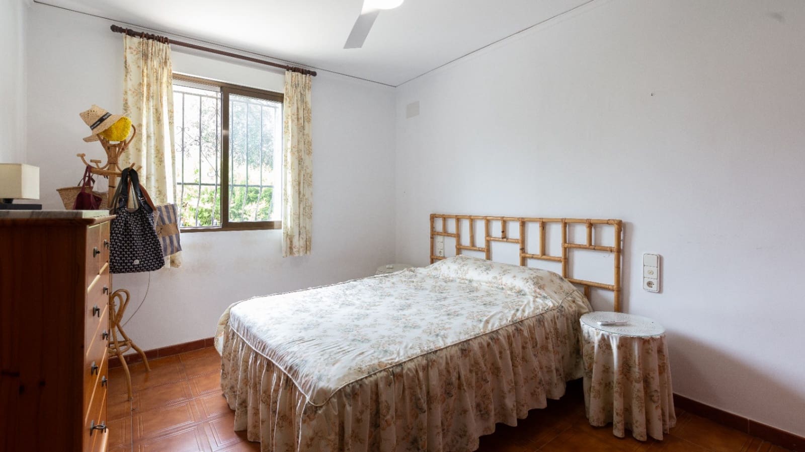 5 chambre Villa/Maison à vendre à Oliva avec garage - 379 000 € (Ref: 9932318)