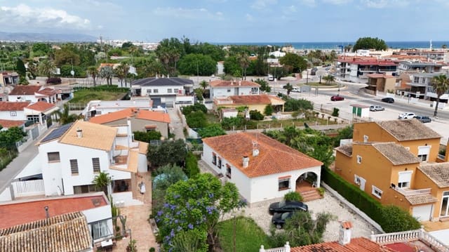 5 chambre Villa/Maison à vendre à Oliva Playa, Oliva avec garage - 379 000 € (Ref: 9932318)