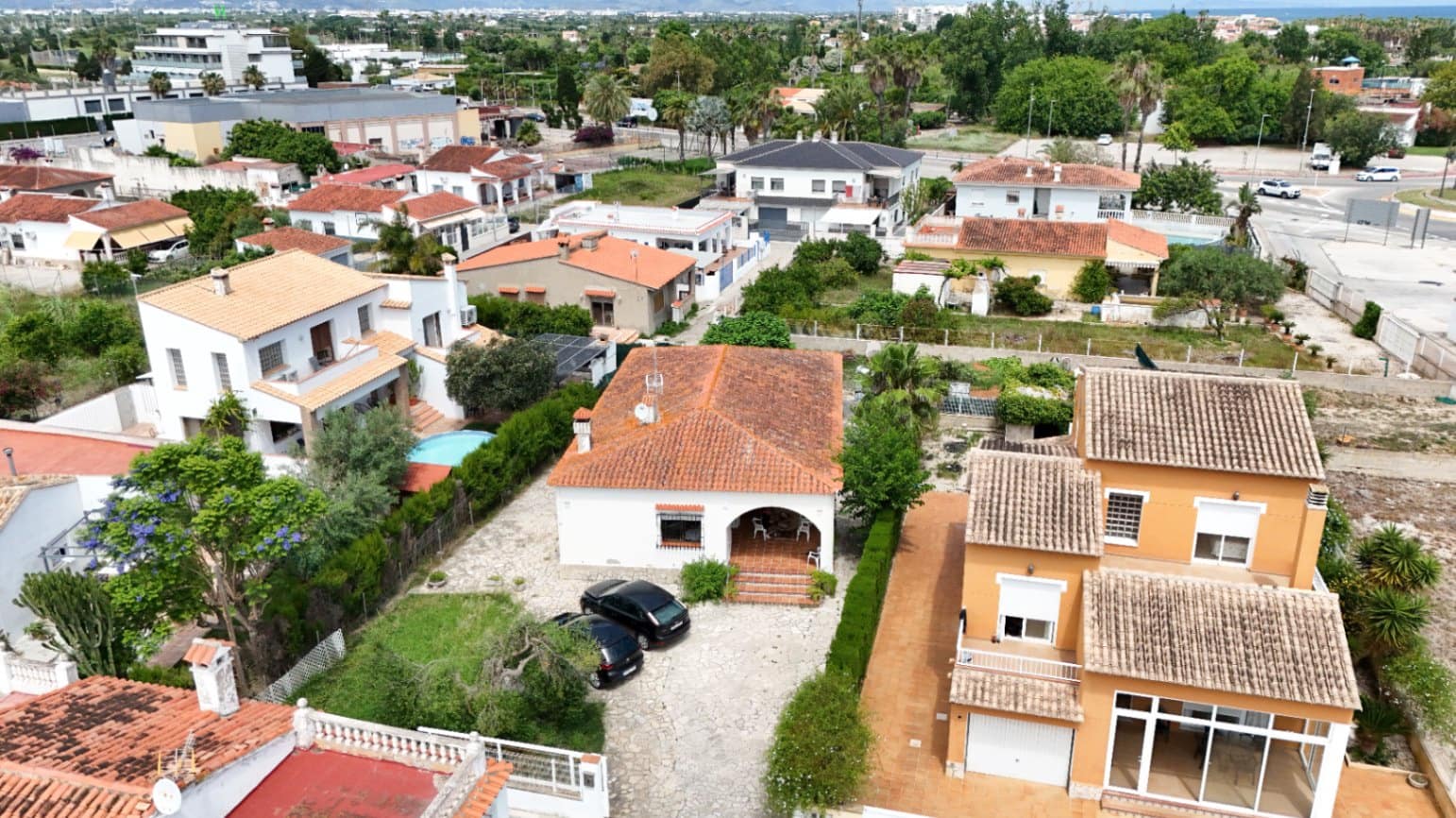 5 chambre Villa/Maison à vendre à Oliva avec garage - 379 000 € (Ref: 9932318)