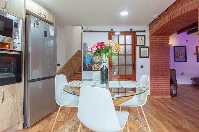 2 slaapkamer Rijtjeshuis te koop in Teror - € 320.000 (Ref: 8997225)