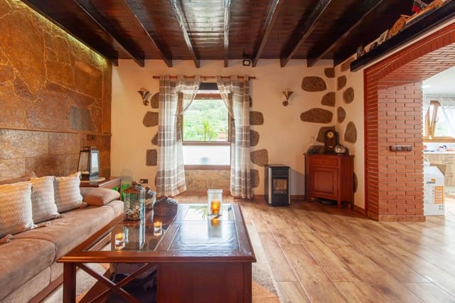 2 slaapkamer Rijtjeshuis te koop in Teror - € 320.000 (Ref: 8997225)