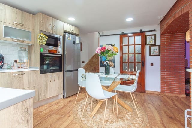 2 slaapkamer Rijtjeshuis te koop in Teror - € 320.000 (Ref: 8997225)