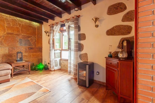 2 slaapkamer Rijtjeshuis te koop in Teror - € 320.000 (Ref: 8997225)