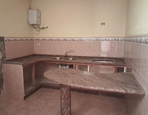 3 slaapkamer Rijtjeshuis te koop in Telde - € 106.000 (Ref: 9001703)