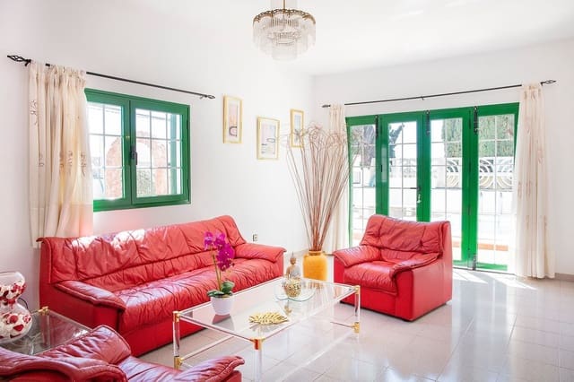 4 makuuhuone Huvila myytävänä paikassa El Salobre, San Bartolomé de Tirajana mukana uima-altaan 
autotalli - 990 000 € (Ref: 9001705)