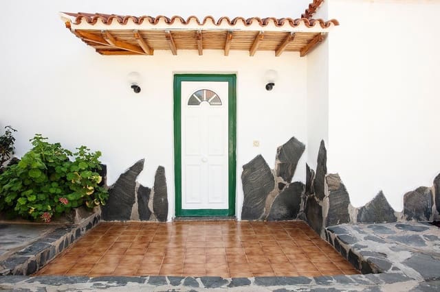 4 makuuhuone Huvila myytävänä paikassa El Salobre, San Bartolomé de Tirajana mukana uima-altaan 
autotalli - 990 000 € (Ref: 9001705)