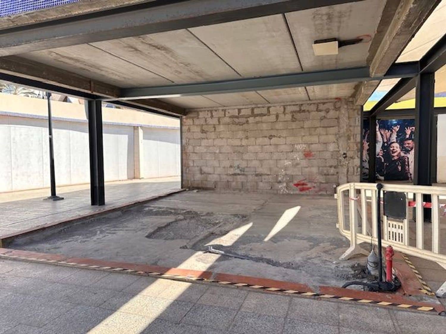 Commercial for sale in San Bartolome de Tirajana - € 100,000 (Ref: 9001708)