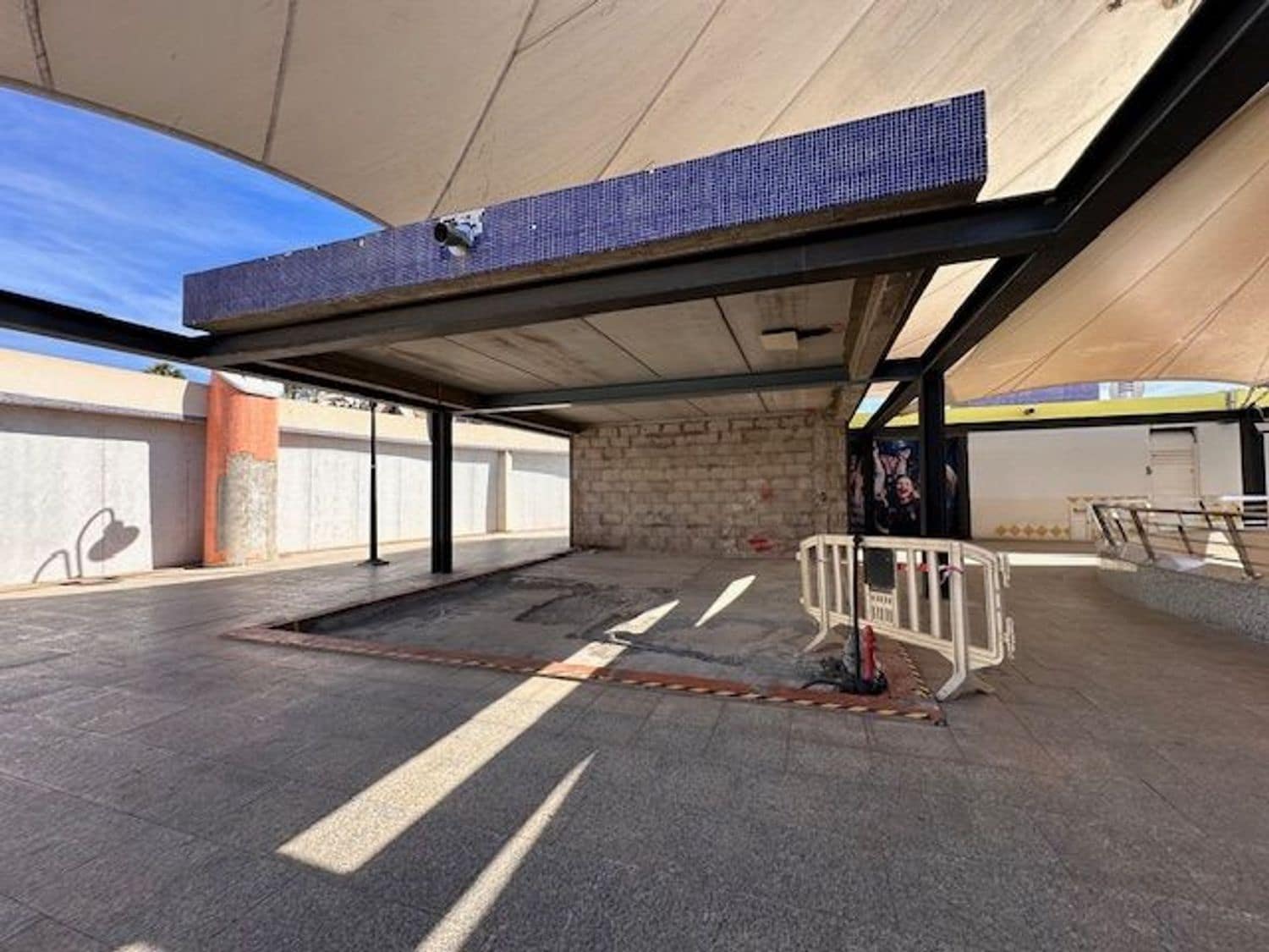 Commercial for sale in San Bartolome de Tirajana - € 100,000 (Ref: 9001708)