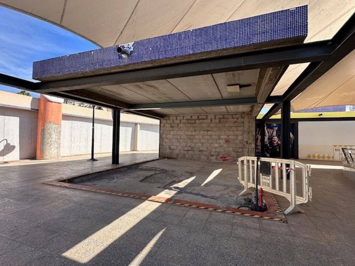 Commercial for sale in San Bartolome de Tirajana - € 100,000 (Ref: 9001708)