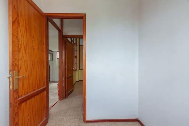 Commerciale in vendita in Marzagán - Los Hoyos - La Montañeta, Las Palmas de Gran Canaria con garage - 255.000 € (Rif: 9001713)