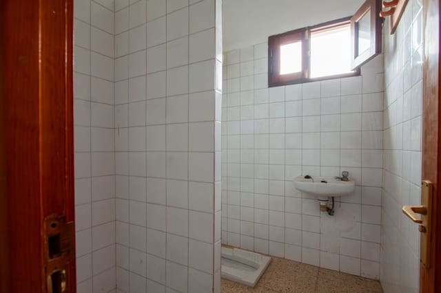 Commerciale in vendita in Marzagán - Los Hoyos - La Montañeta, Las Palmas de Gran Canaria con garage - 255.000 € (Rif: 9001713)