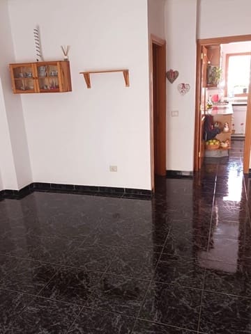 4 bedroom Flat for sale in Vega de San Mateo with garage - € 190,000 (Ref: 9021014)