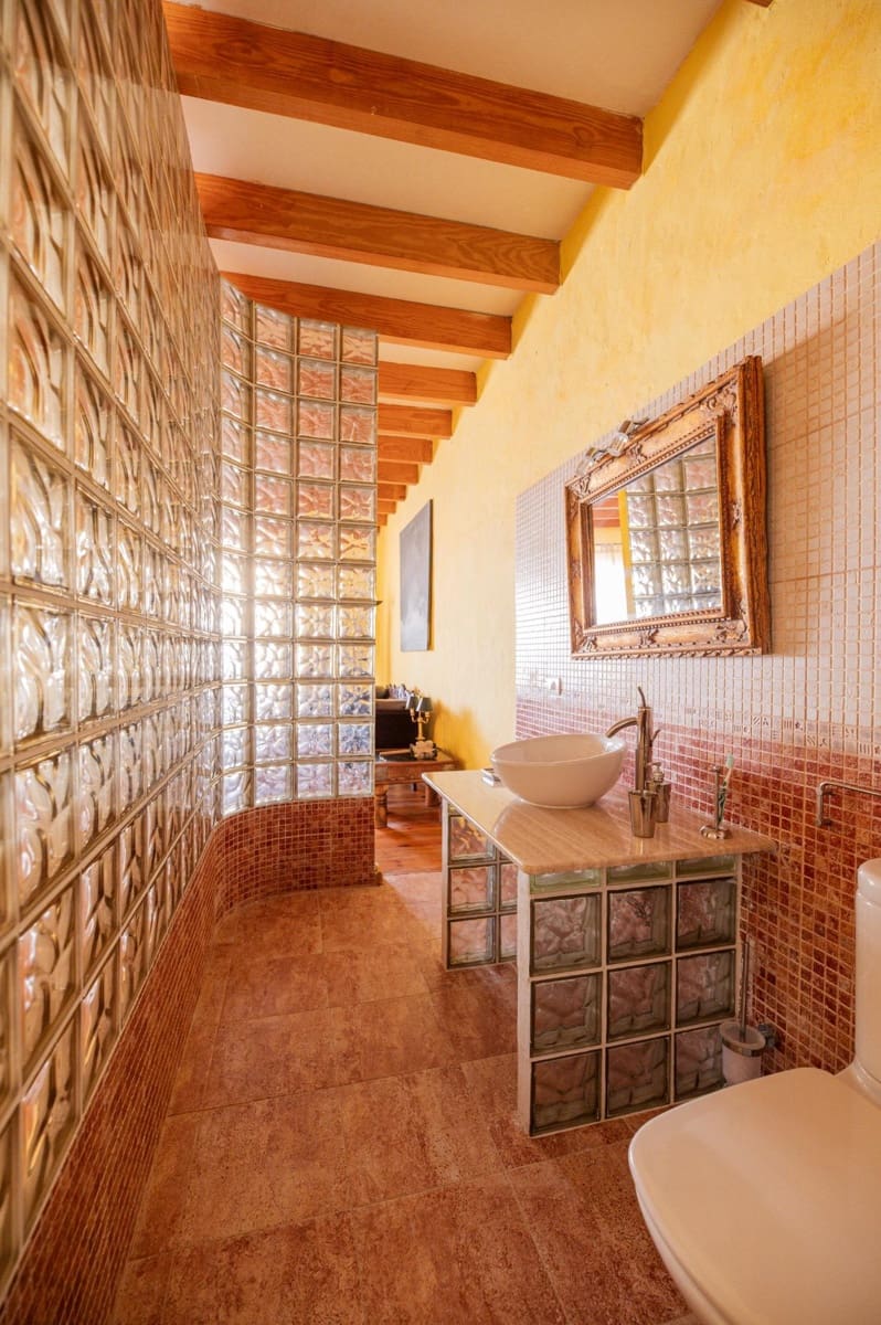 3 soverom Villa til salgs i Tahiche med svømmebasseng garasje - € 1 200 000 (Ref: 9057625)