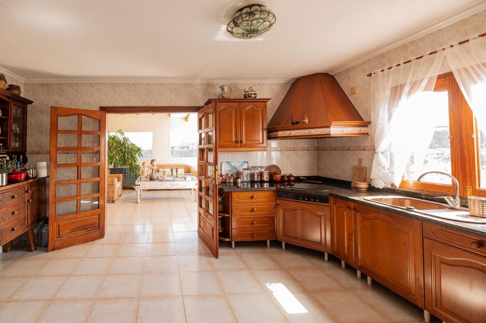 3 soverom Villa til salgs i Tahiche med svømmebasseng garasje - € 1 200 000 (Ref: 9057625)