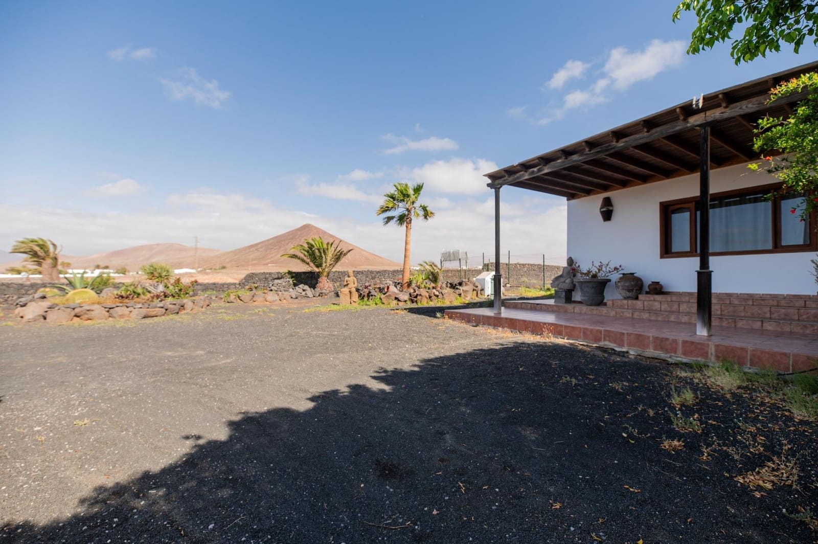 3 soverom Villa til salgs i Tahiche med svømmebasseng garasje - € 1 200 000 (Ref: 9057625)