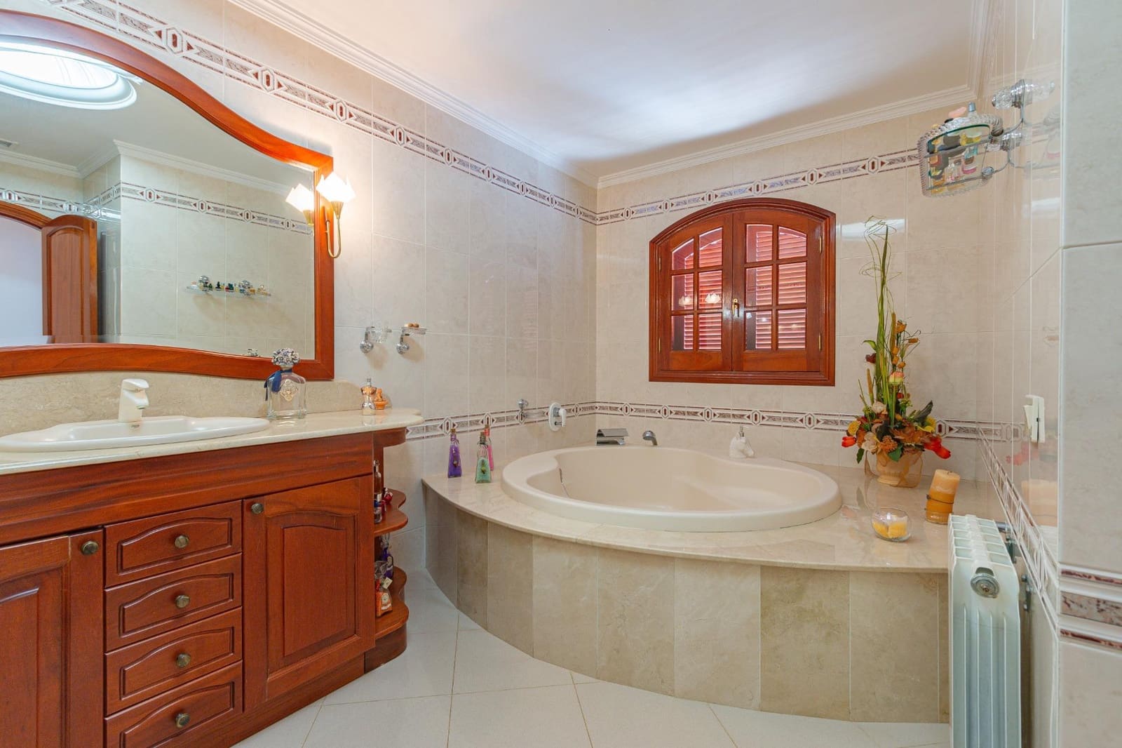 4 soveværelse Villa til salg i Arucas med garage - € 860.000 (Ref: 9134482)