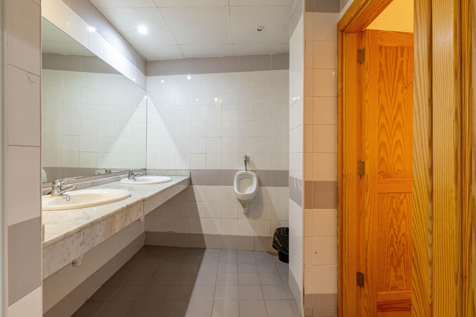 Kommersiell til salgs i Las Palmas de Gran Canaria - € 290 000 (Ref: 9141630)