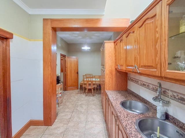 4 makuuhuone Rivitalo myytävänä paikassa Gáldar mukana 
autotalli - 214 000 € (Ref: 9183694)