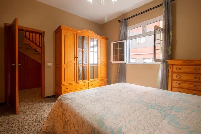 Adosado de 4 habitaciones en Gáldar en venta con garaje - 208.000 € (Ref: 9183694)