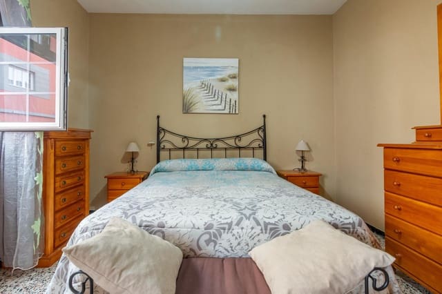 Adosado de 4 habitaciones en Gáldar en venta con garaje - 208.000 € (Ref: 9183694)