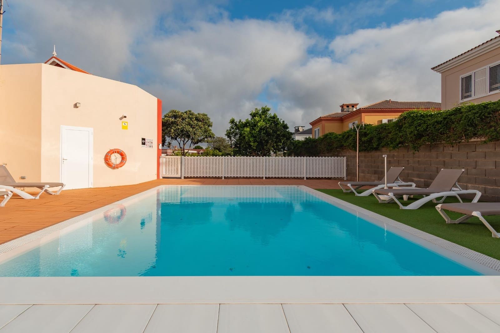 Chalet de 10 habitaciones en La Atalaya en venta con piscina garaje - 2.700.000 € (Ref: 9236920)