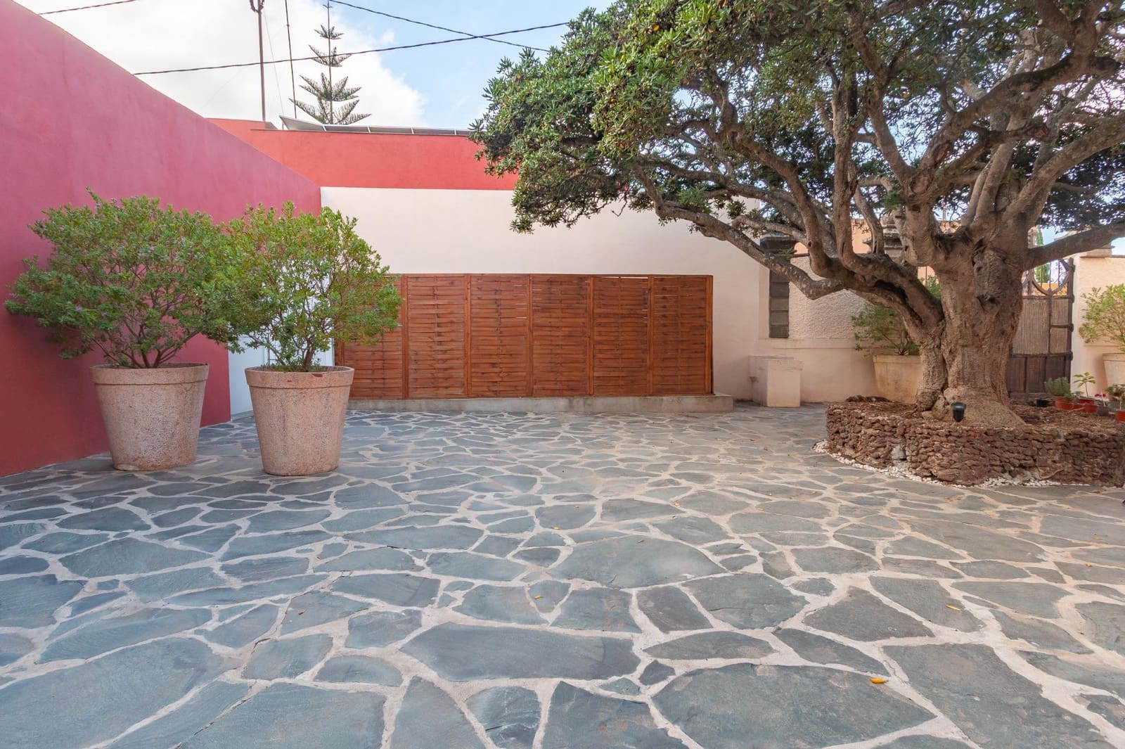 Chalet de 10 habitaciones en La Atalaya en venta con piscina garaje - 2.700.000 € (Ref: 9236920)