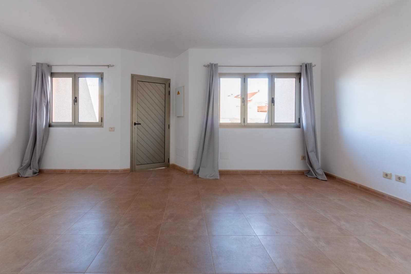 3 bedroom Apartment for sale in Santa Lucia de Tirajana with garage - € 320,000 (Ref: 9262629)