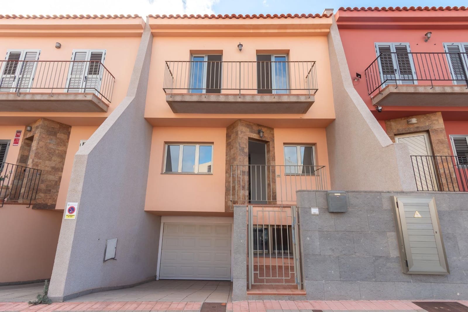 3 bedroom Apartment for sale in Santa Lucia de Tirajana with garage - € 320,000 (Ref: 9262629)