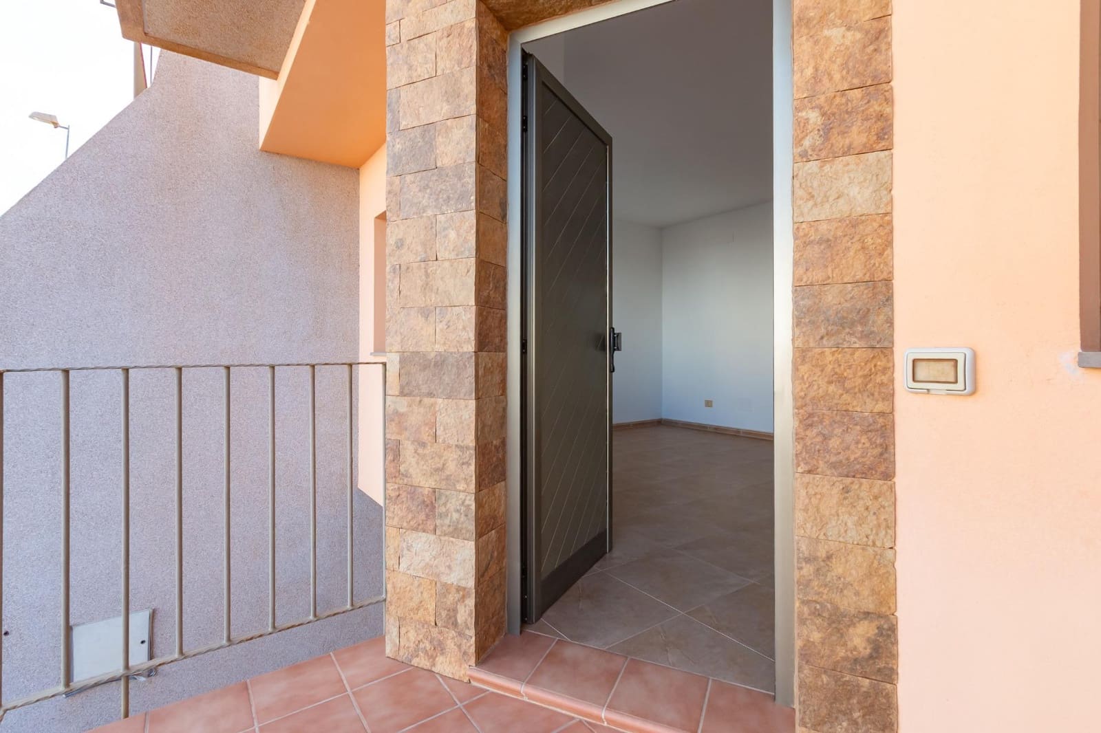 3 bedroom Apartment for sale in Santa Lucia de Tirajana with garage - € 320,000 (Ref: 9262629)