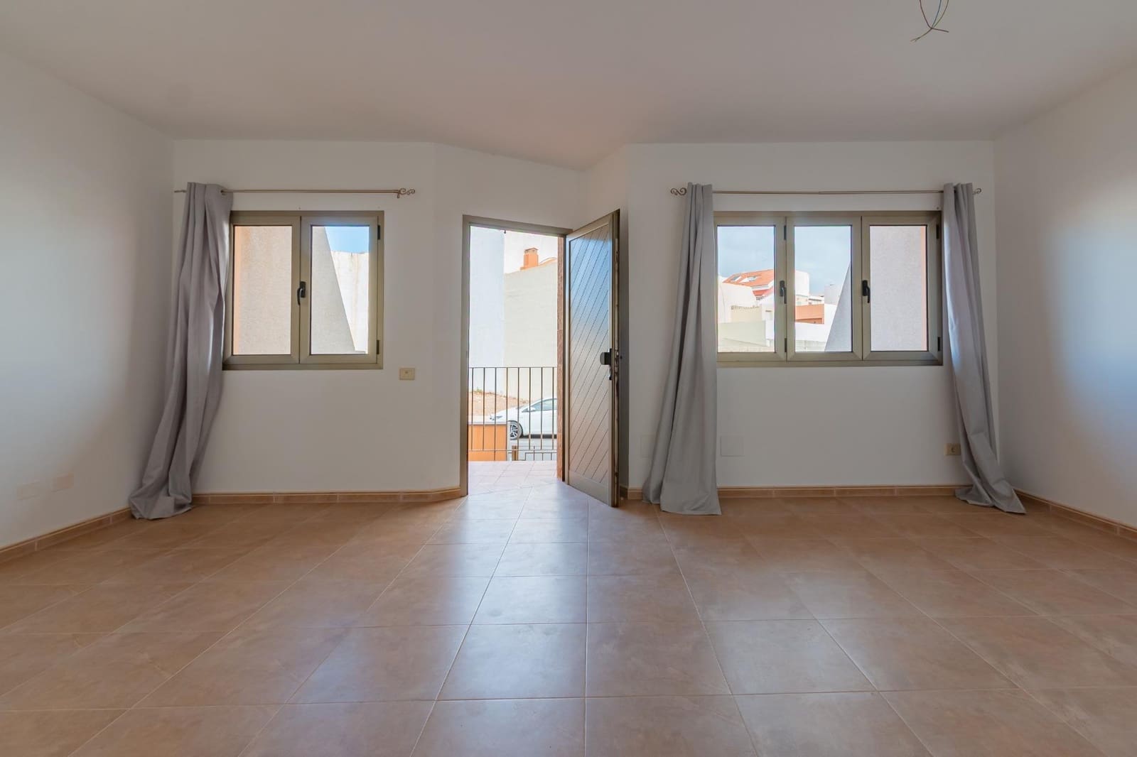 3 bedroom Apartment for sale in Santa Lucia de Tirajana with garage - € 320,000 (Ref: 9262629)