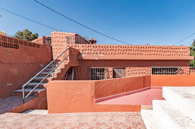 7 soverom Villa til salgs i Marzagan, Las Palmas de Gran Canaria med svømmebasseng garasje - € 395 000 (Ref: 9301071)
