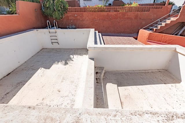 7 soverom Villa til salgs i Marzagan, Las Palmas de Gran Canaria med svømmebasseng garasje - € 395 000 (Ref: 9301071)