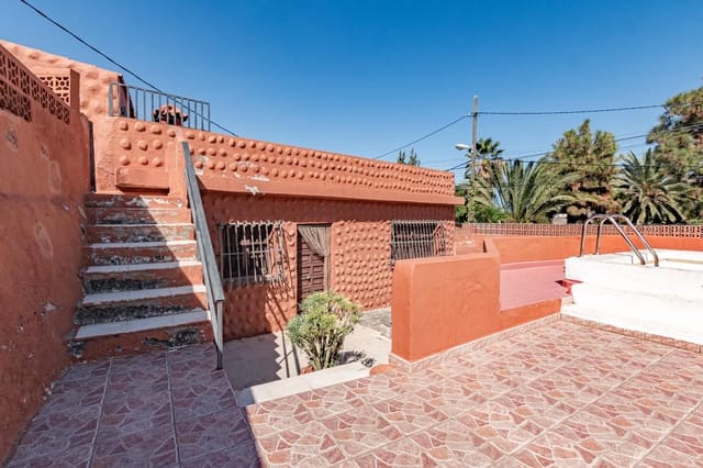 7 soverom Villa til salgs i Marzagan, Las Palmas de Gran Canaria med svømmebasseng garasje - € 395 000 (Ref: 9301071)