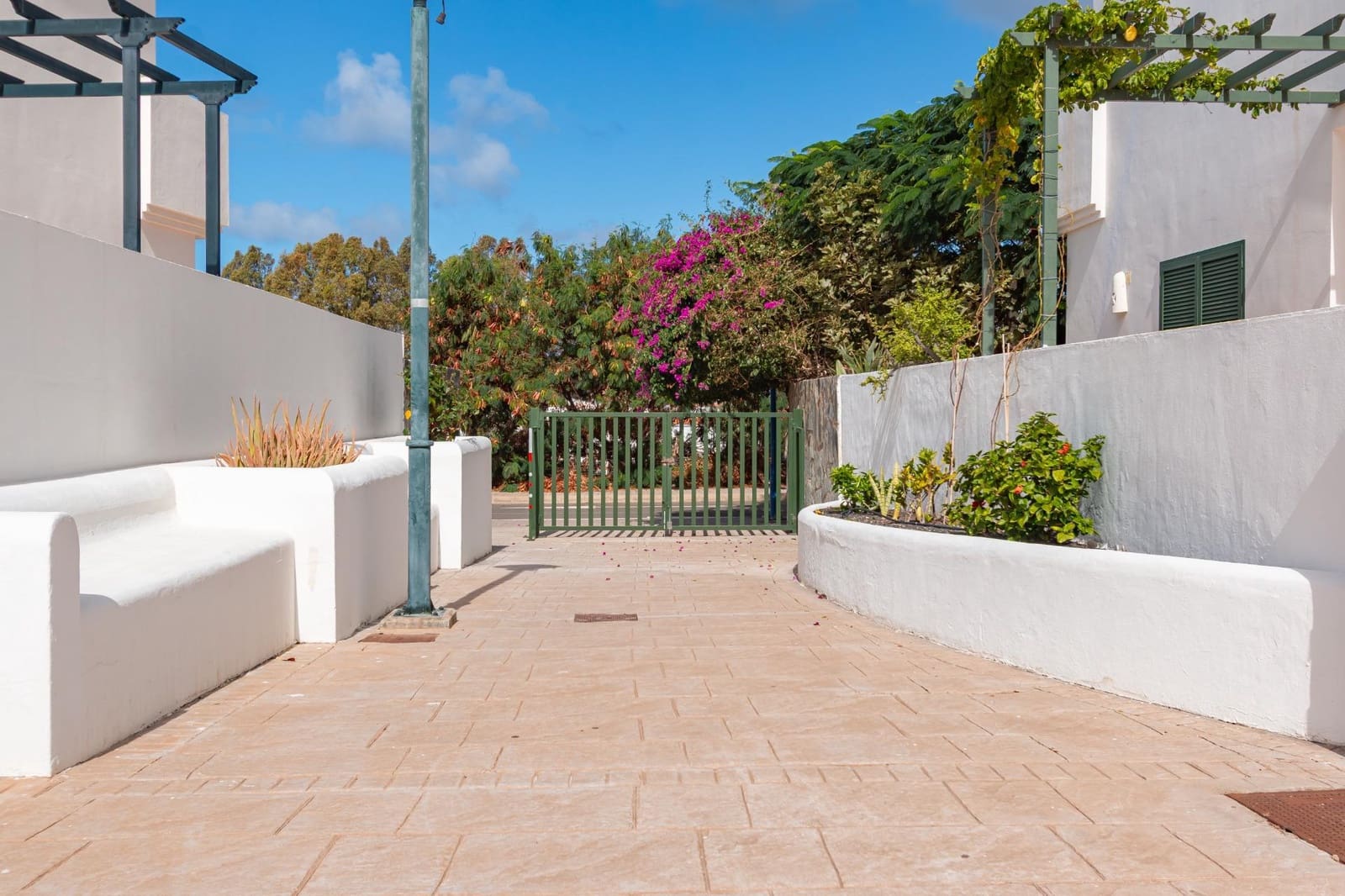 3 bedroom Apartment for sale in Agaete with garage - € 323,000 (Ref: 9411009)