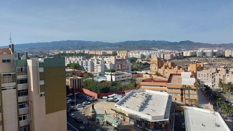 Piso de 3 habitaciones en Las Palmas de Gran Canaria en venta - 160.000 € (Ref: 9468516)