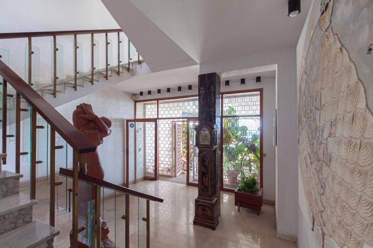 7 bedroom Villa for sale in Las Palmas de Gran Canaria with garage - € 1,990,000 (Ref: 9574664)