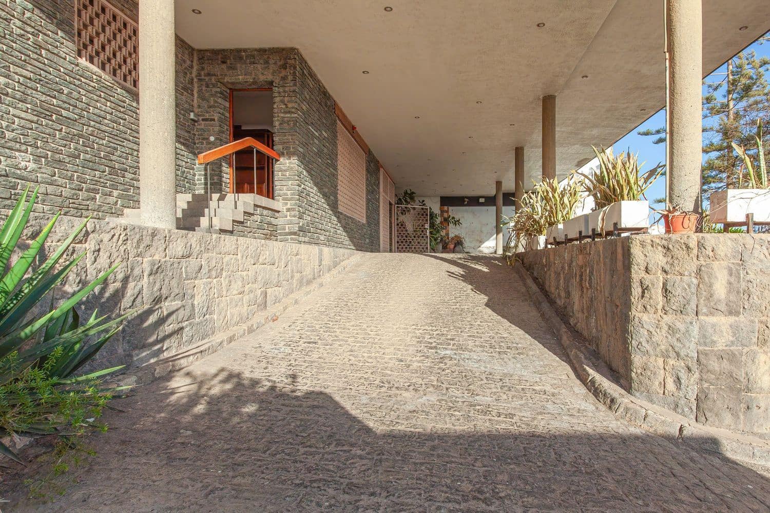 7 bedroom Villa for sale in Las Palmas de Gran Canaria with garage - € 1,990,000 (Ref: 9574664)