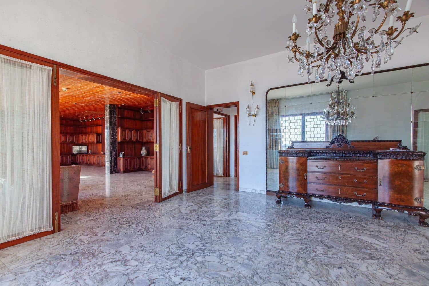 7 bedroom Villa for sale in Las Palmas de Gran Canaria with garage - € 1,990,000 (Ref: 9574664)