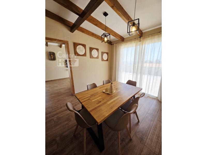 3 bedroom Villa for sale in Arico with pool garage - € 600,000 (Ref: 10003777)